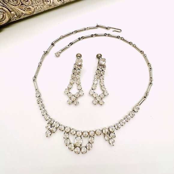 Vintage Rhinestone Jewelry Necklace Set - Picture 4 of 16